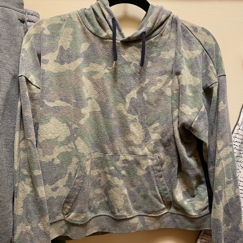 TopShop camo women’s sweatshirt